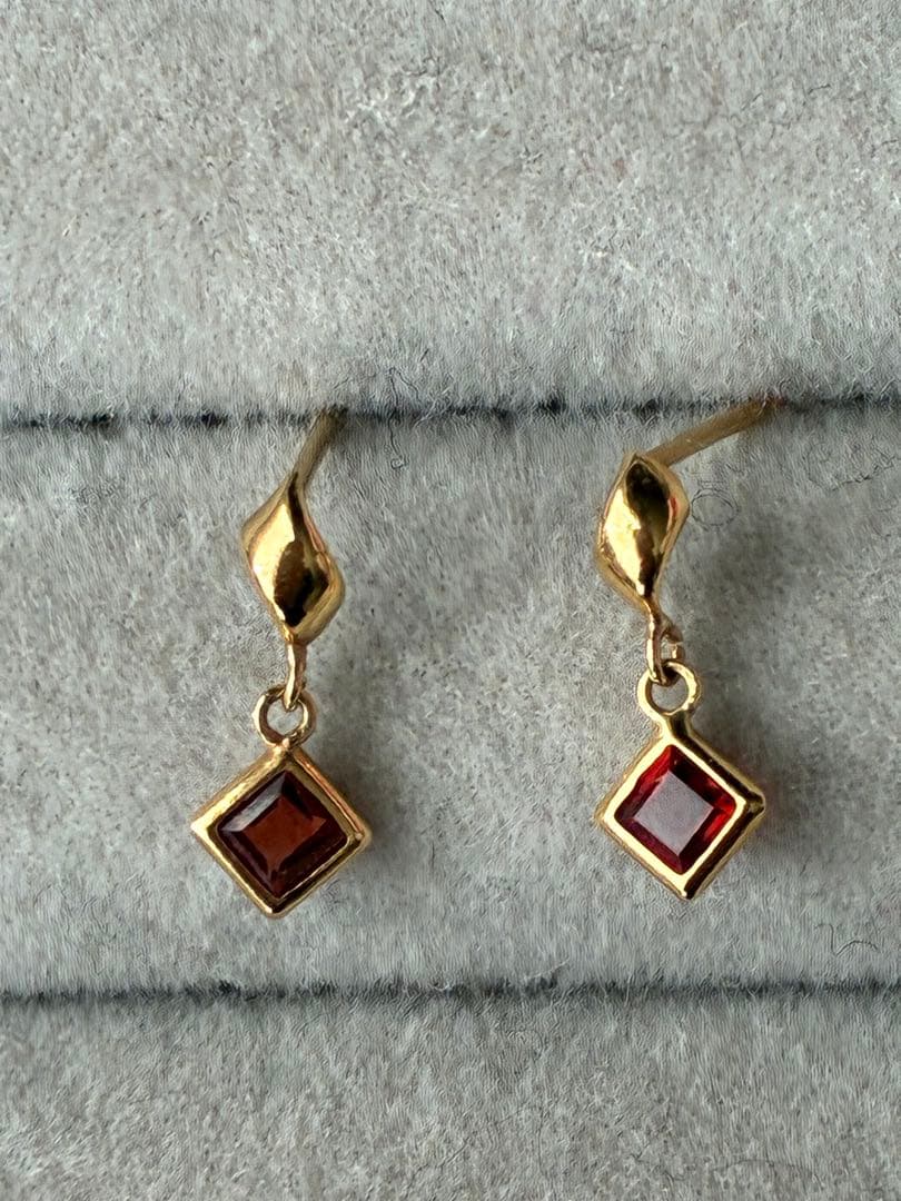 ミモザ　K18YGガーネットピアス 18金