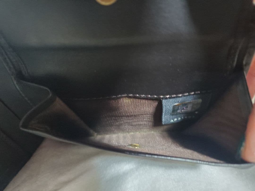 【美品】FENDI 二つ折り財布 ブラウン/ブラック 箱 保存袋付き