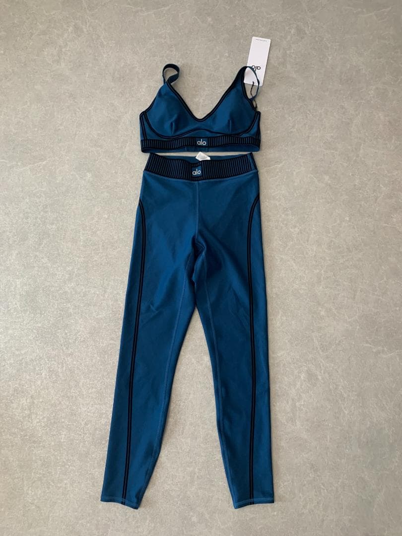 alo YOGA ブラトップ + エアリフトハイウエスト7/8レギンス