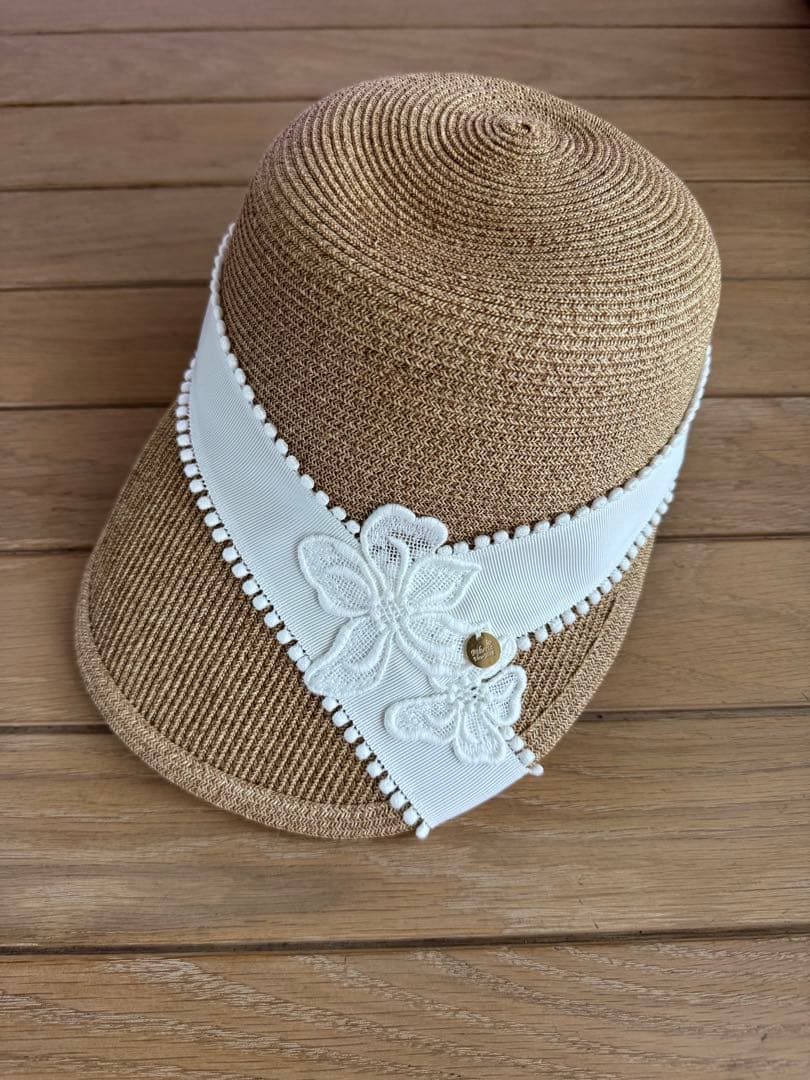 新品未使用2024ATHENA New Yorkベージュ麦わら帽子 花の刺繍付き