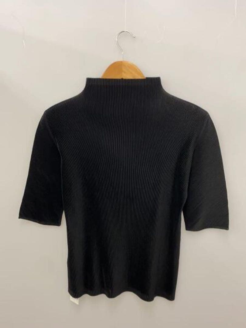 プリーツプリーズ　半袖トップス　Mサイズ