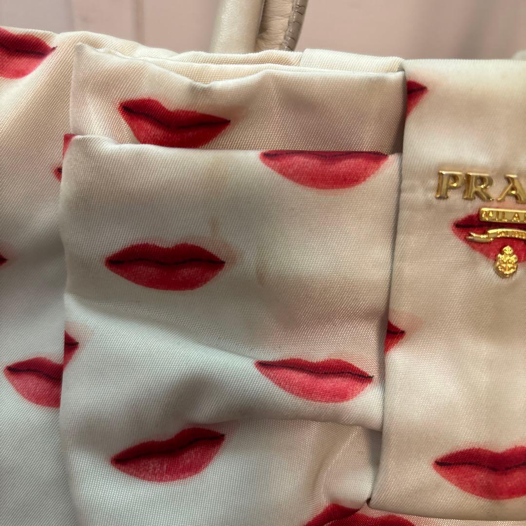 PRADA 青山店限定リップ柄トートバッグ