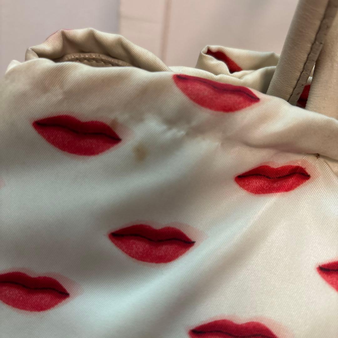 PRADA 青山店限定リップ柄トートバッグ