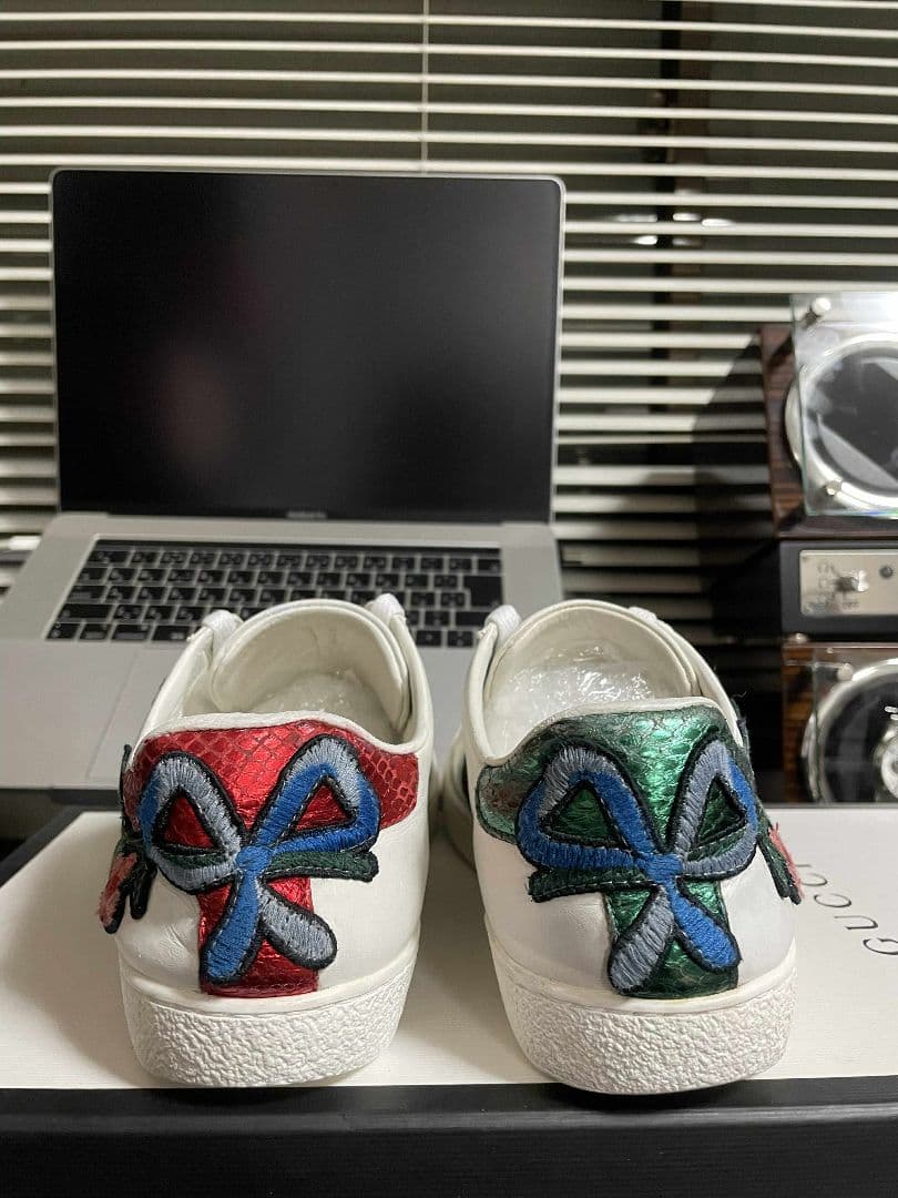 GUCCI 花柄刺繍 ホワイトスニーカー