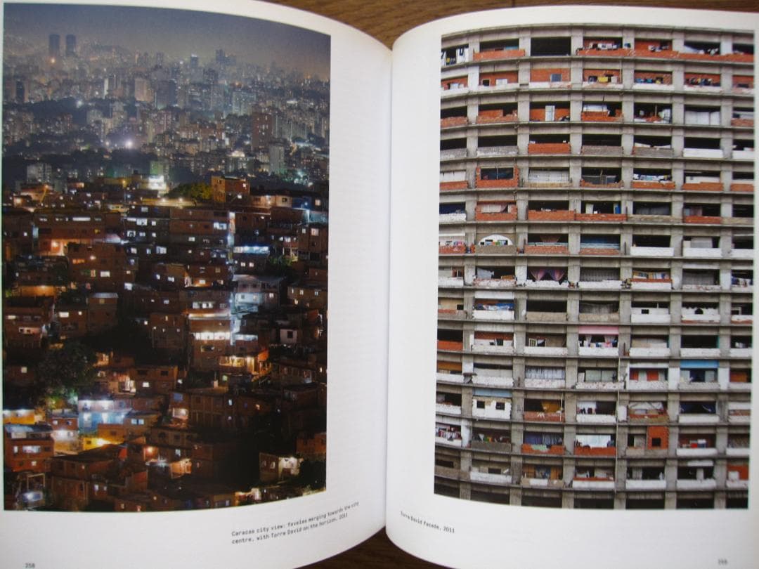 Constructing Worlds　ベッヒャー　グルスキー　杉本博司　ほか