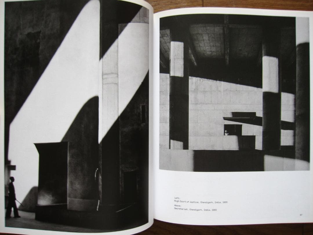 Constructing Worlds　ベッヒャー　グルスキー　杉本博司　ほか