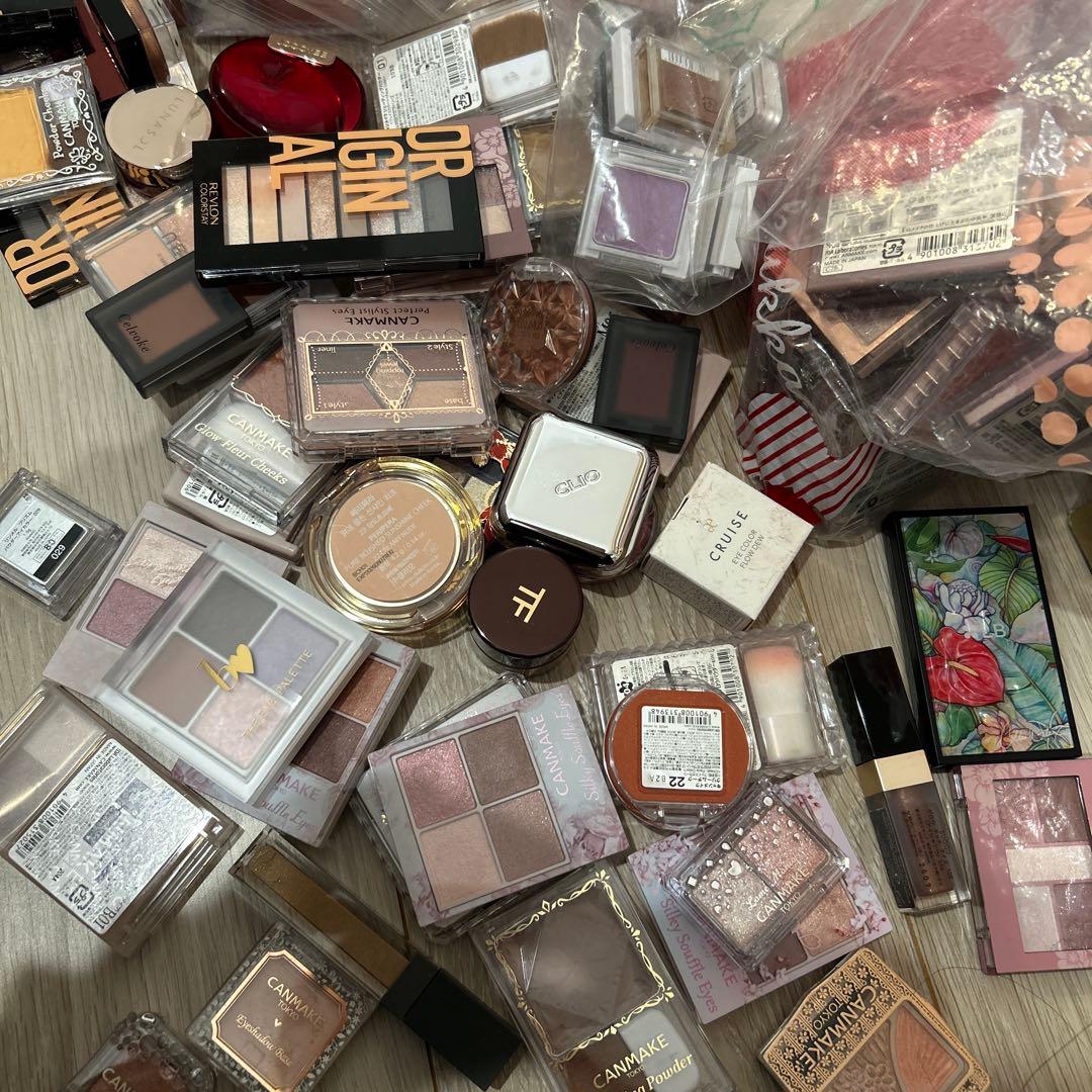 アイシャドウ、チーク等　まとめ売り　130点以上