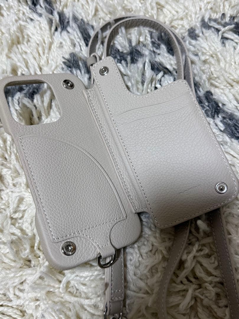 美品 早い者勝ち！BALLON iPhone 16 Pro ベージュ ストラップ