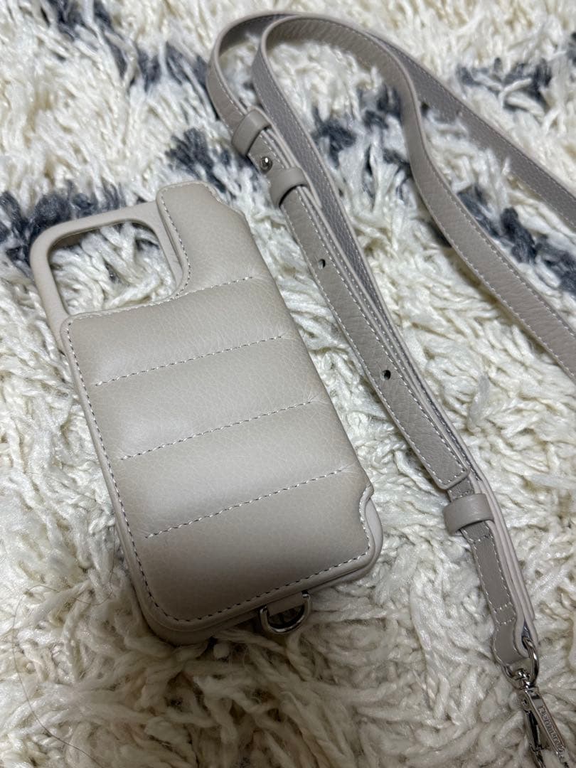 美品 早い者勝ち！BALLON iPhone 16 Pro ベージュ ストラップ