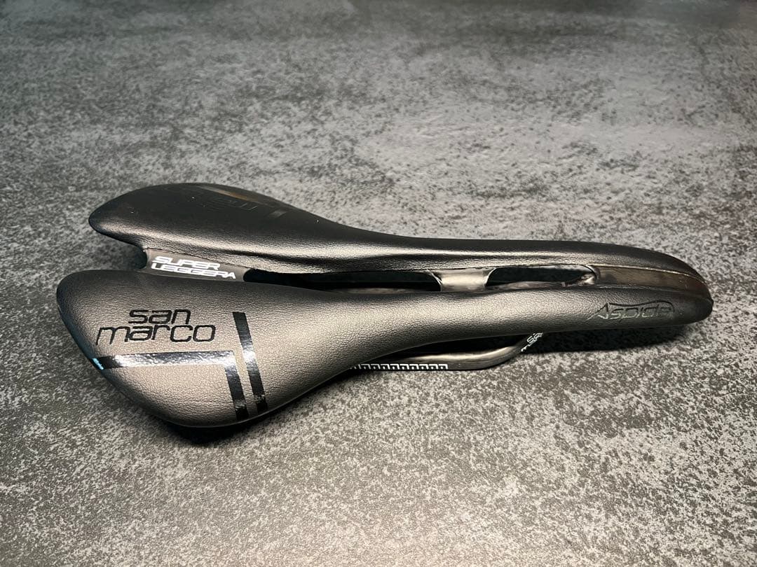 セラサンマルコ　アスピデ　スーパーレッジェーラ カーボンサドル　超軽量　　決戦用