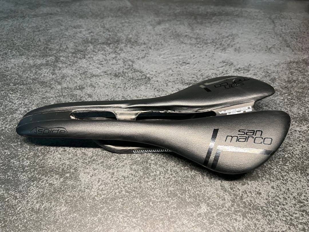 セラサンマルコ　アスピデ　スーパーレッジェーラ カーボンサドル　超軽量　　決戦用