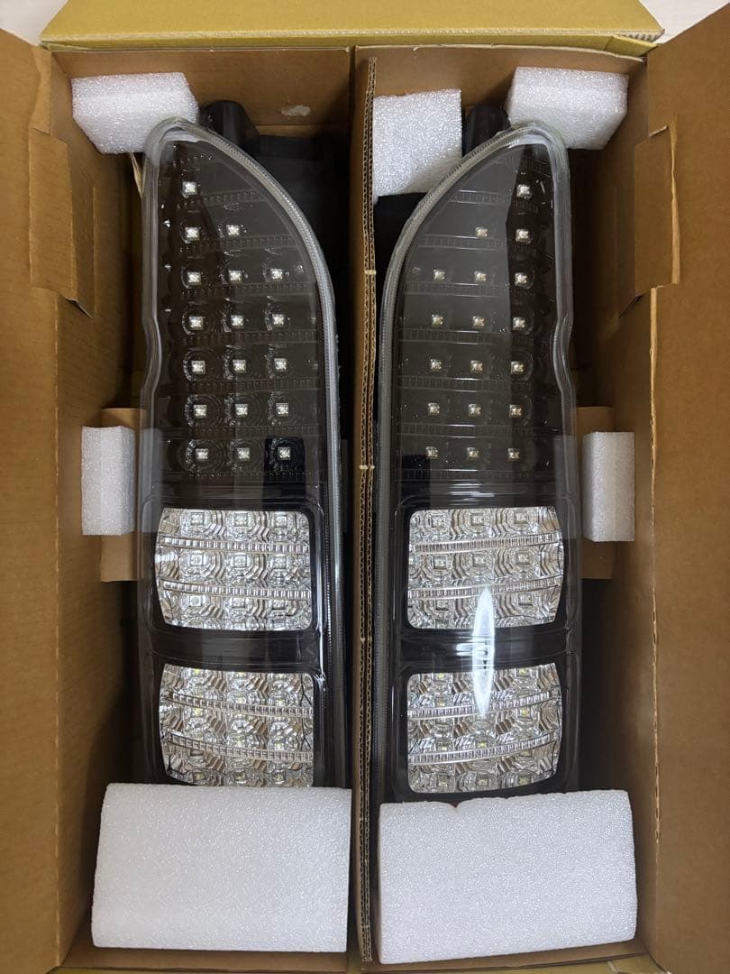 杏*様 ハイエース LEDスモークテールライト