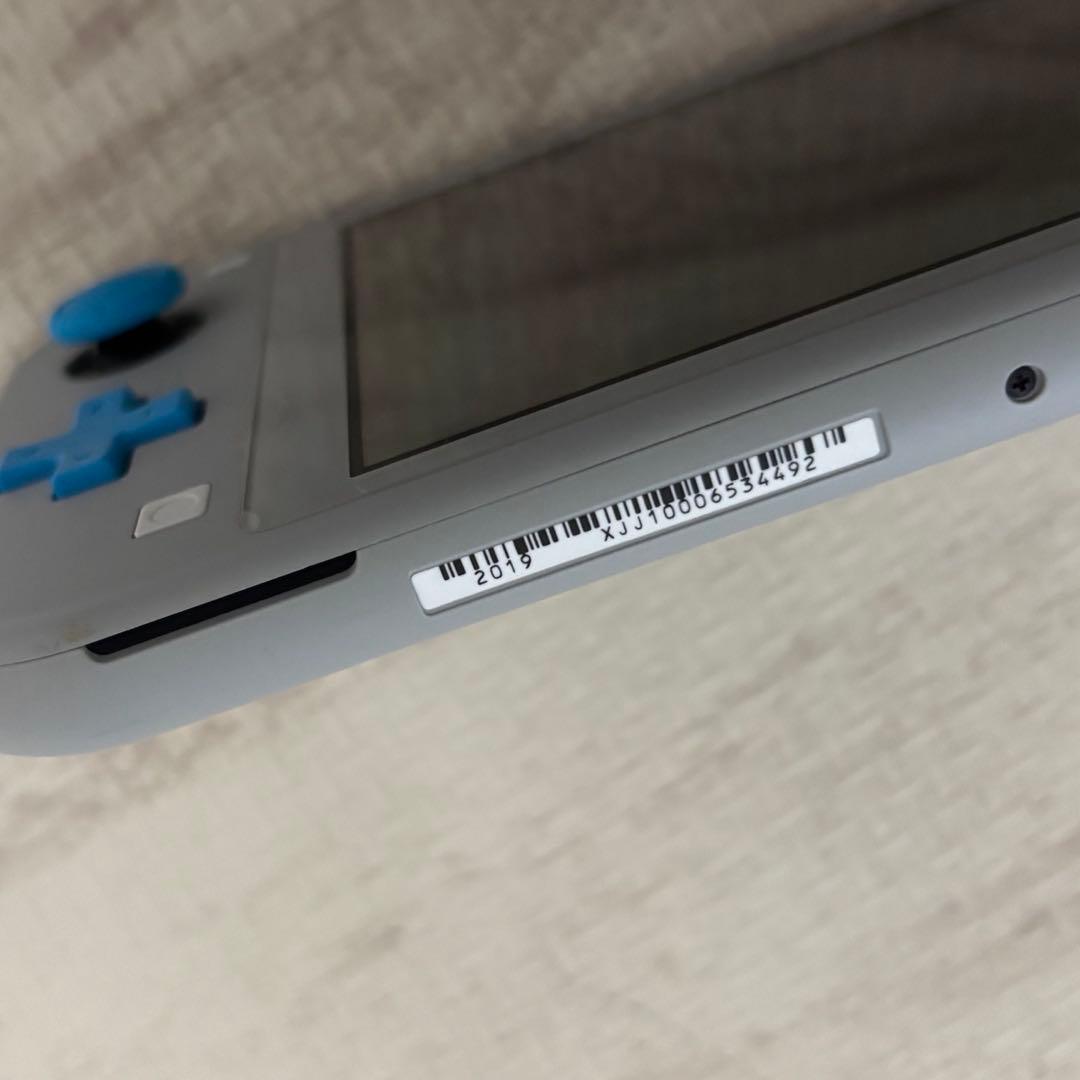 Nintendo Switch Lite ポケモンデザイン　ザシアン・ザマゼンタ