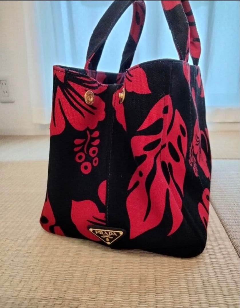 リンナ様限定です。PRADA カナパ　ハイビスカス柄