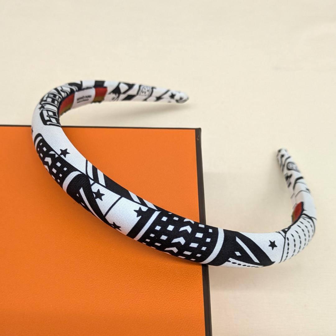 専用！ＨＥＲＭＥＳのカチューシャ　ジグザグ　未使用品です。