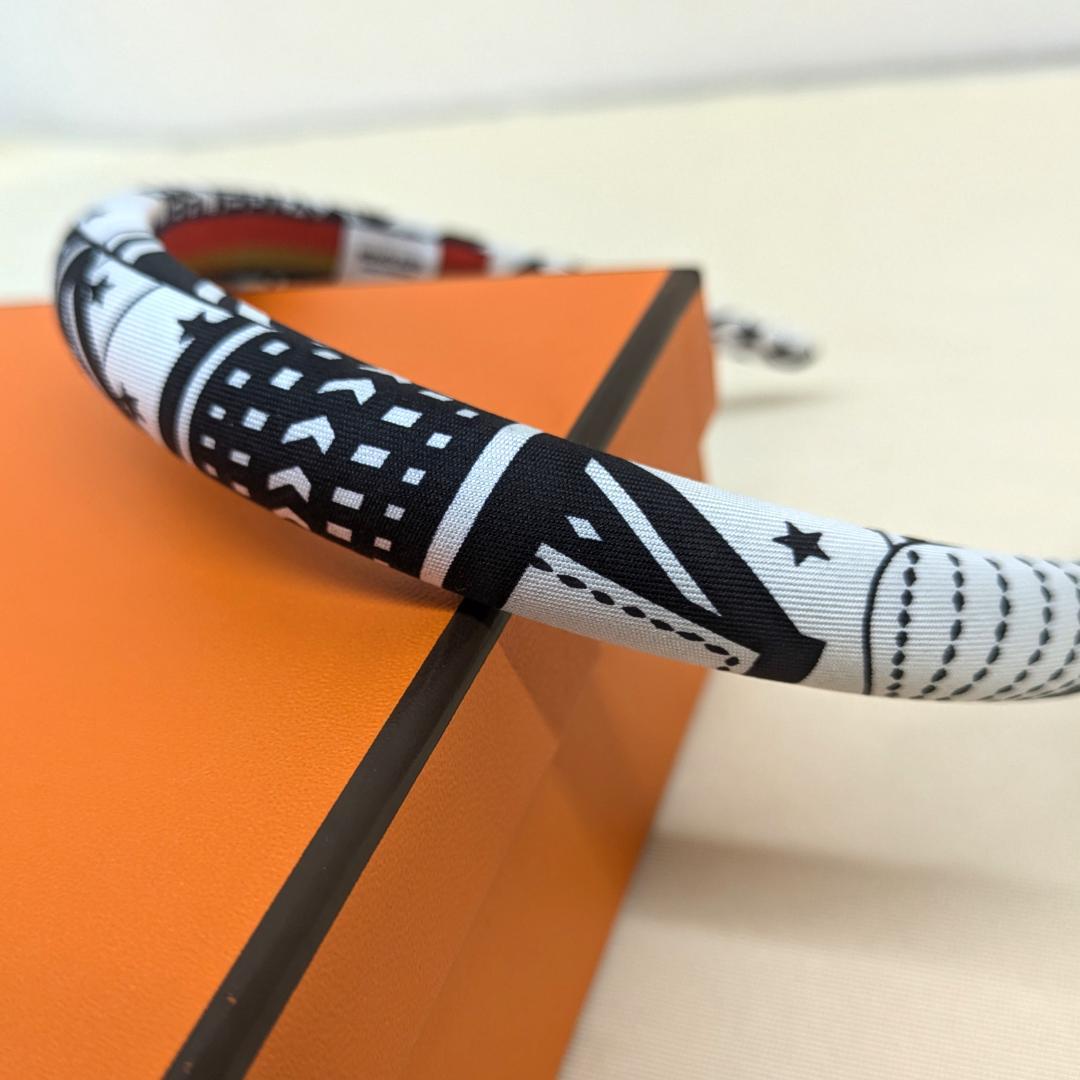 専用！ＨＥＲＭＥＳのカチューシャ　ジグザグ　未使用品です。