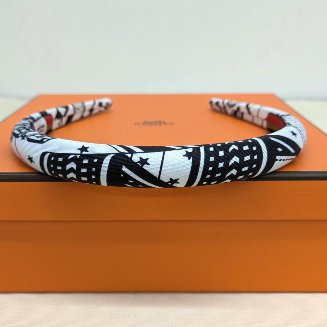 専用！ＨＥＲＭＥＳのカチューシャ　ジグザグ　未使用品です。