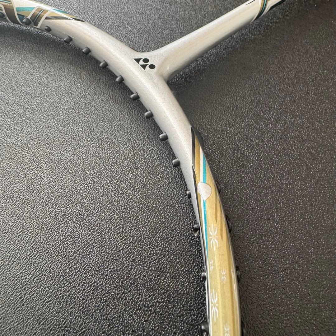 【廃盤】YONEX ナノレイ750 3UG5 バドミントン