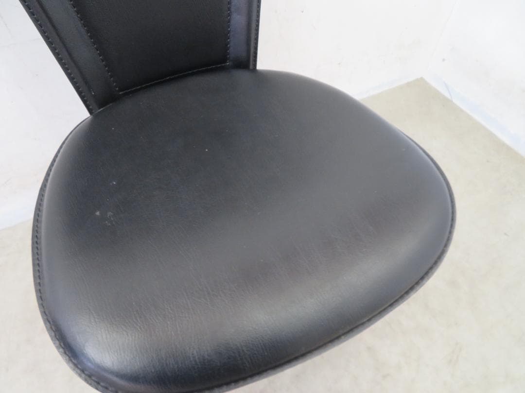 美品■IDC大塚家具■8303C■本革■ダイニングチェア■2脚セット■ブラック■