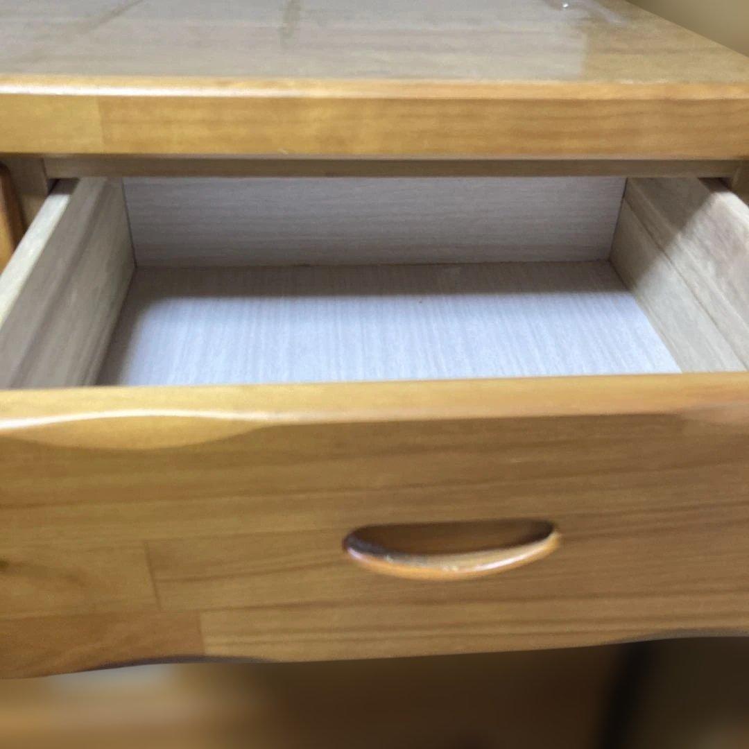 木製チェスト 7段9引き出し 花の装飾付き