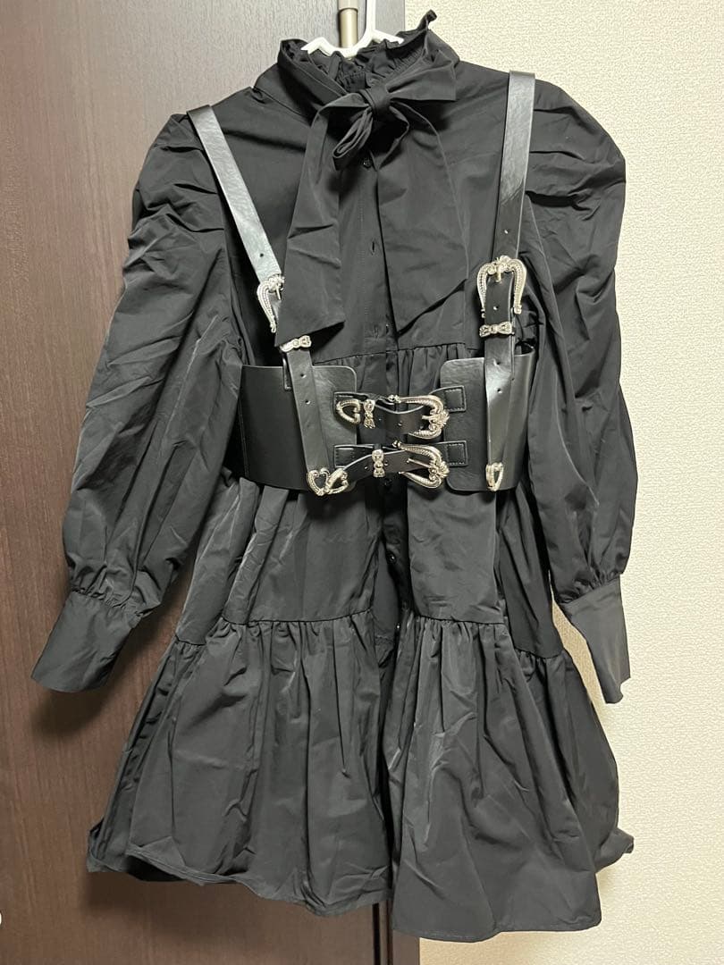 マノントーキョー　ハーネスリボンワンピース　黒