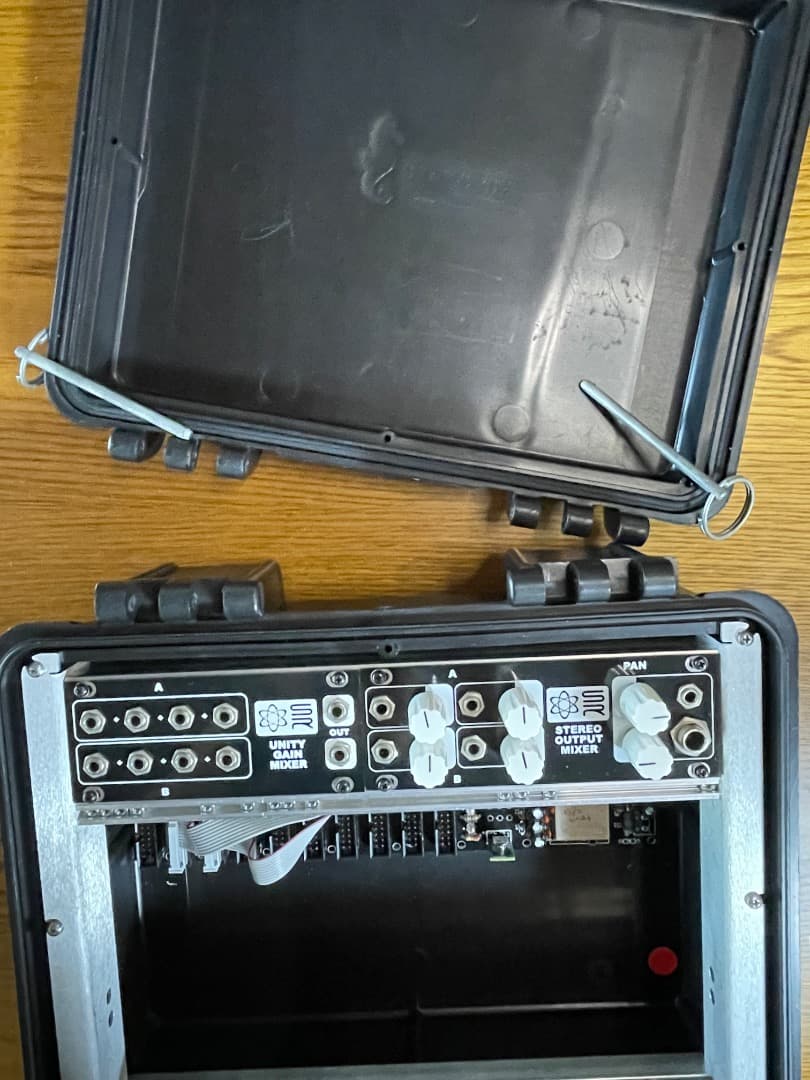 Synthrotek Power Lunch ユーロラックケースと1U mix