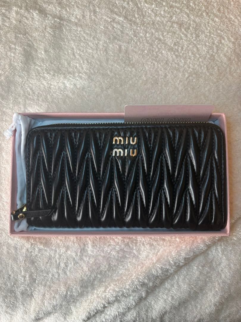 らりん 新品 MIU MIU キルティング長財布 ピンク＆ブラック