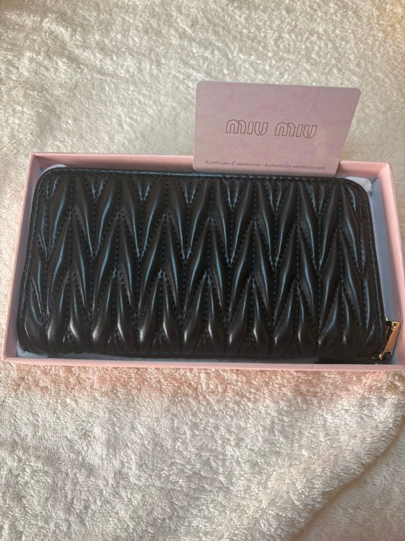 らりん 新品 MIU MIU キルティング長財布 ピンク＆ブラック