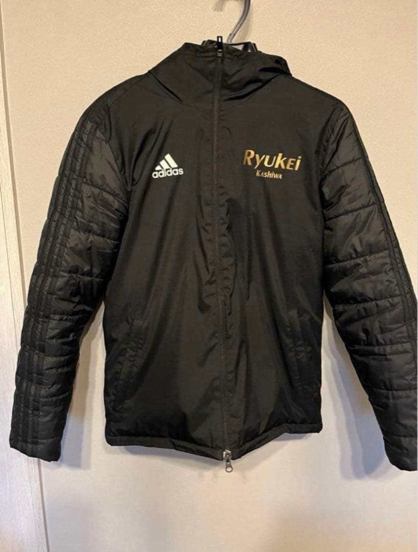 ひ*と様 流通経済大学附属柏高校サッカー部　ダウンジャケット