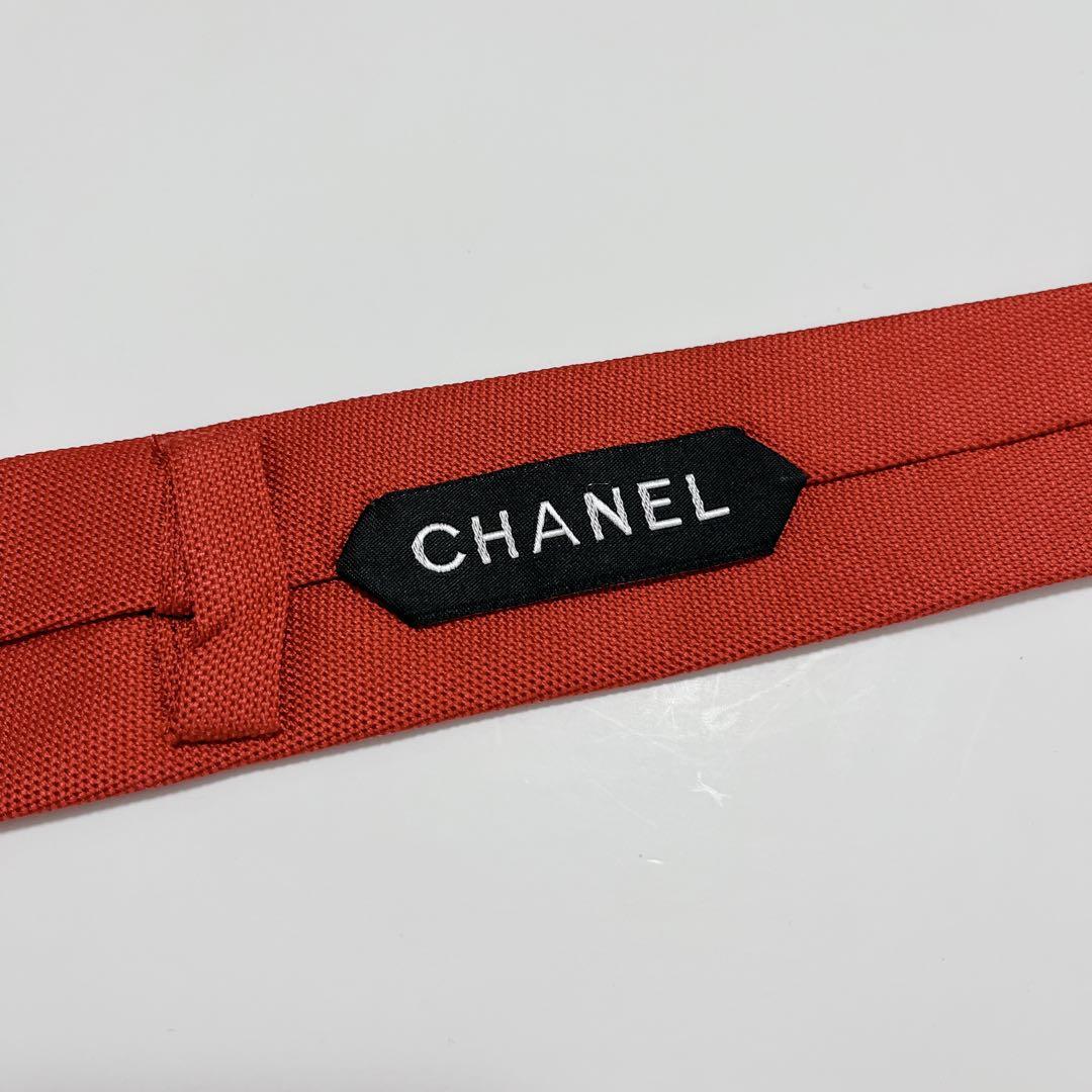 美品 シャネル ネクタイ ハイブランド ソリッドタイ 無地 光沢 希少 細身 赤
