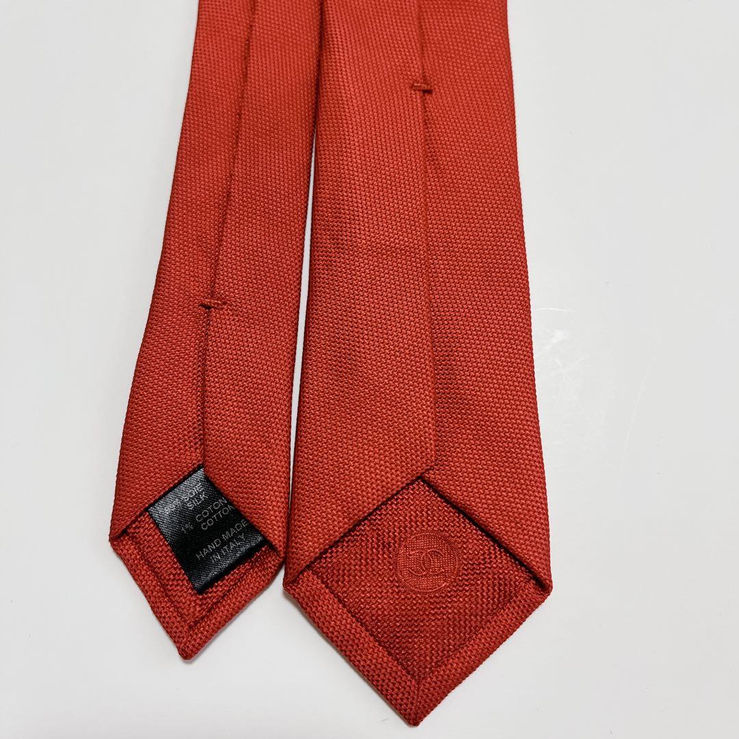 美品 シャネル ネクタイ ハイブランド ソリッドタイ 無地 光沢 希少 細身 赤