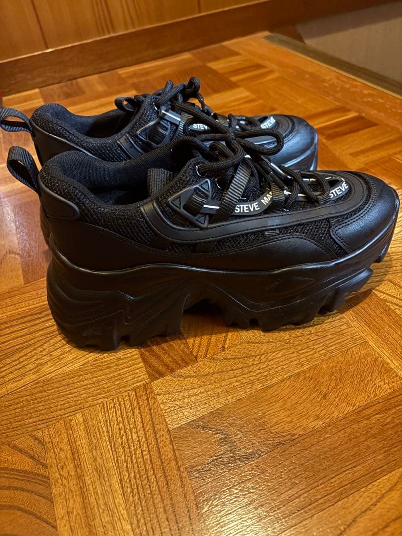 STEVE MADDEN 厚底ボリュームスニーカー ブラック