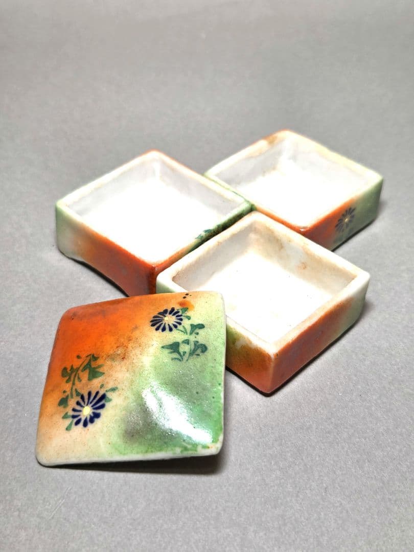 古い小さな雛道具　食器いろいろ