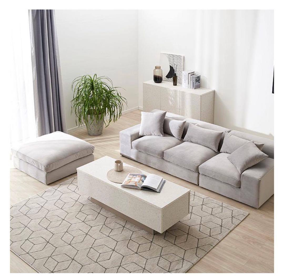 グレー L字型ソファ 5つのクッション付き