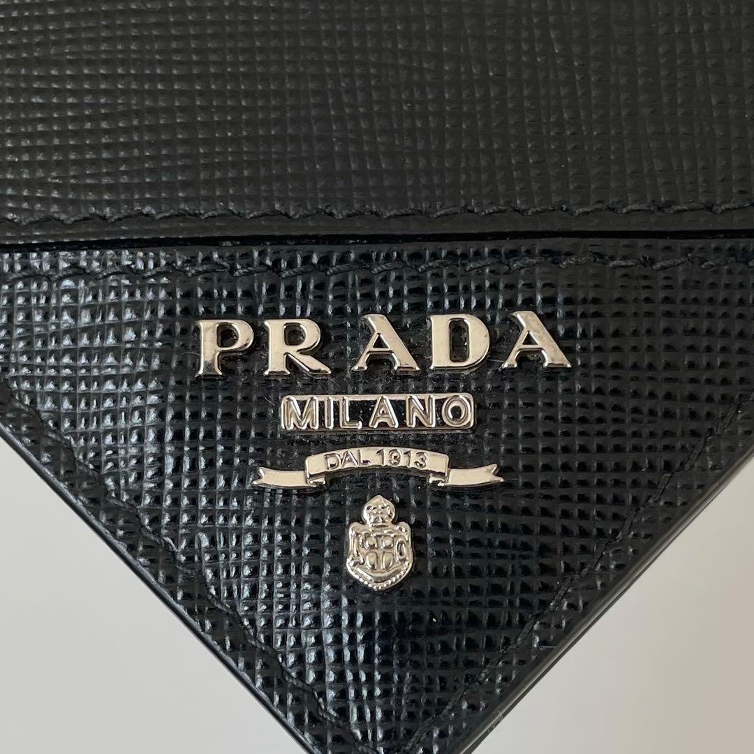 【極美品】プラダ マネークリップ サフィアーノレザー　2MN077