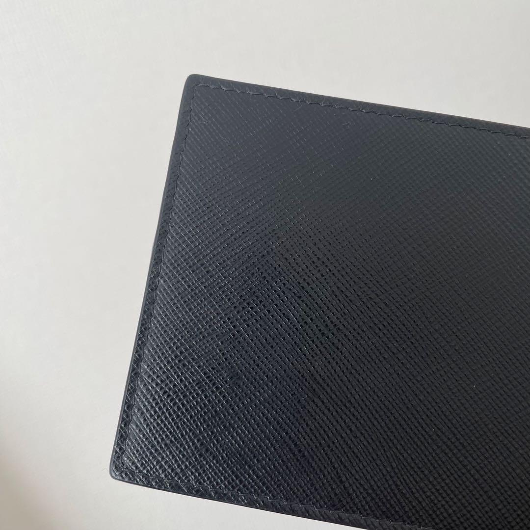 【極美品】プラダ マネークリップ サフィアーノレザー　2MN077