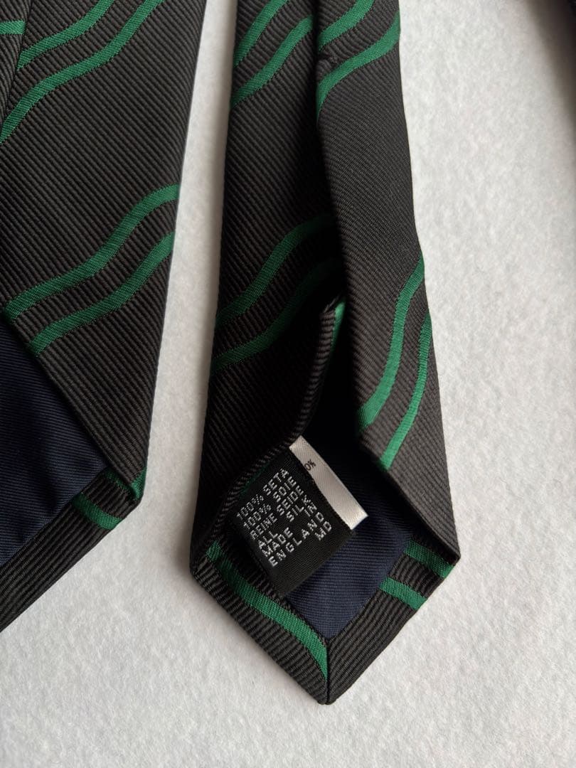 値下げ〔超美品〕ドレイクス ネクタイ ハンドメイド レジメンタル ウェーブ 英国