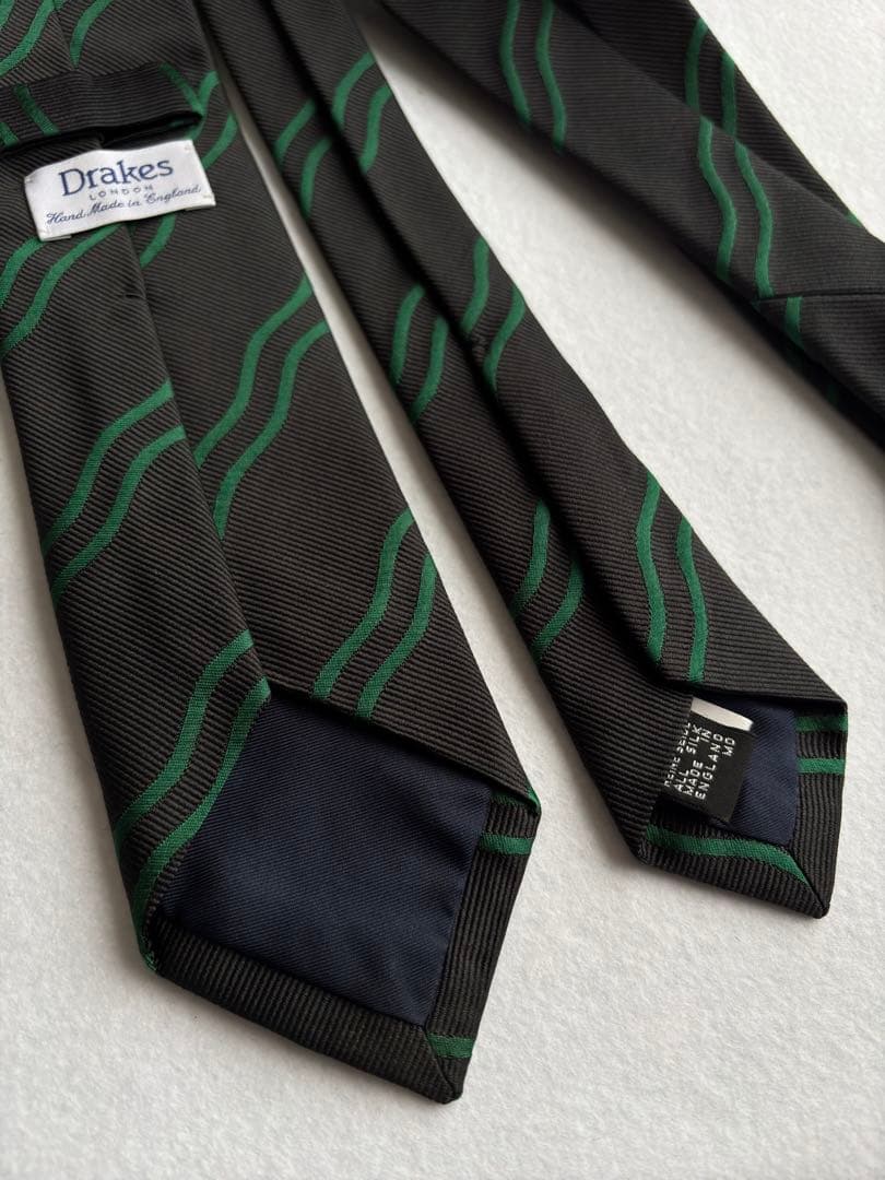 値下げ〔超美品〕ドレイクス ネクタイ ハンドメイド レジメンタル ウェーブ 英国