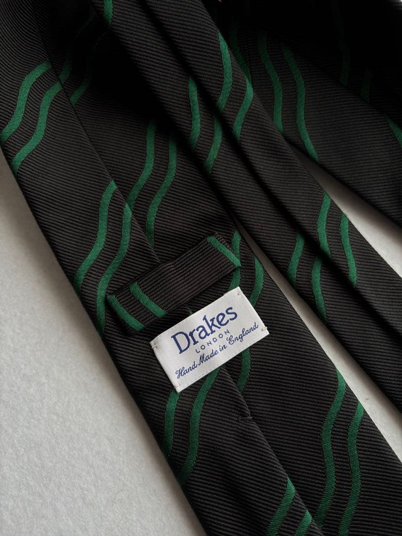 値下げ〔超美品〕ドレイクス ネクタイ ハンドメイド レジメンタル ウェーブ 英国