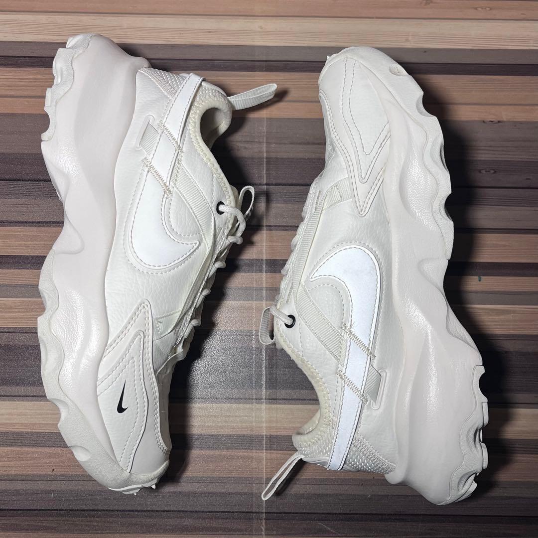 ナイキ TC7900 ホワイト 25cm