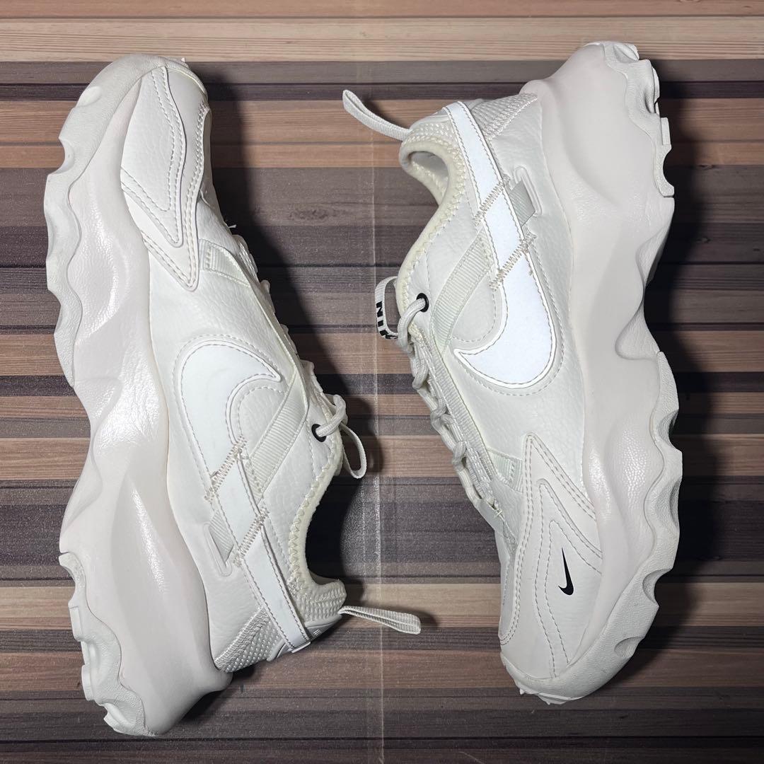 ナイキ TC7900 ホワイト 25cm