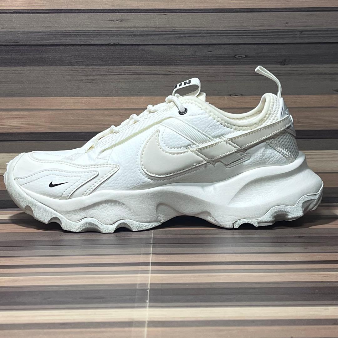 ナイキ TC7900 ホワイト 25cm