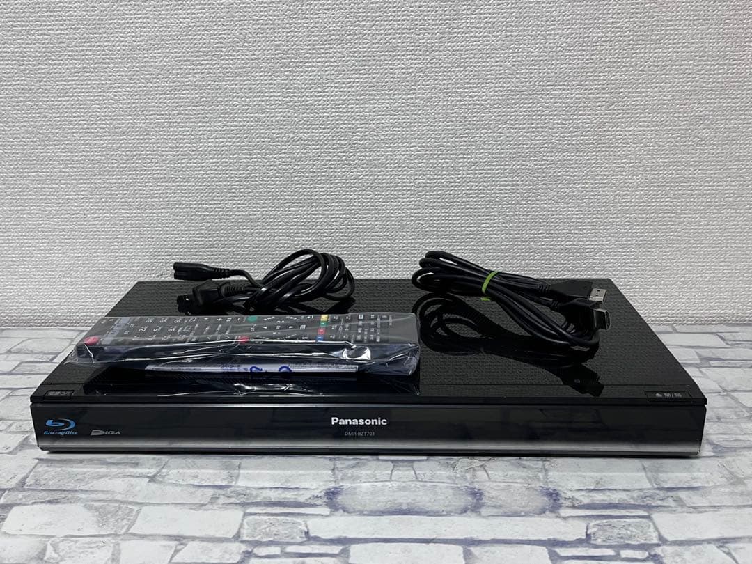 1TB 3番組録画　パナソニック　ブルーレイレコーダー　DMR-BZT701