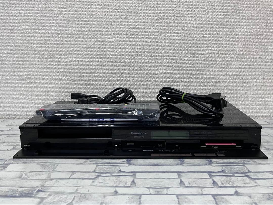 1TB 3番組録画　パナソニック　ブルーレイレコーダー　DMR-BZT701