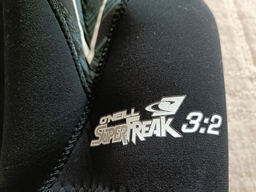 O'Neill Superfreak 3:2 ウェットスーツ ブラック