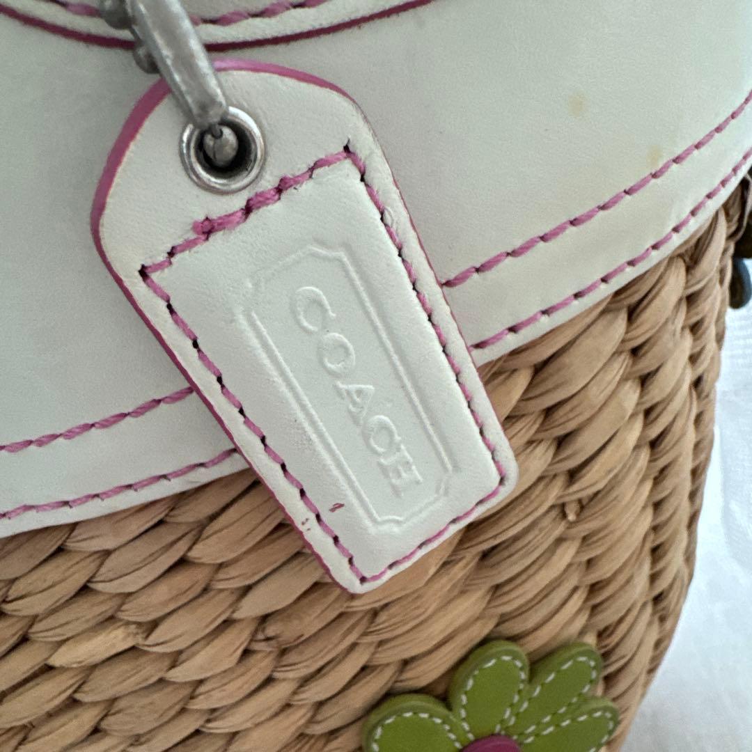 yuki 　COACH 花モチーフ付きベージュかごバッグ