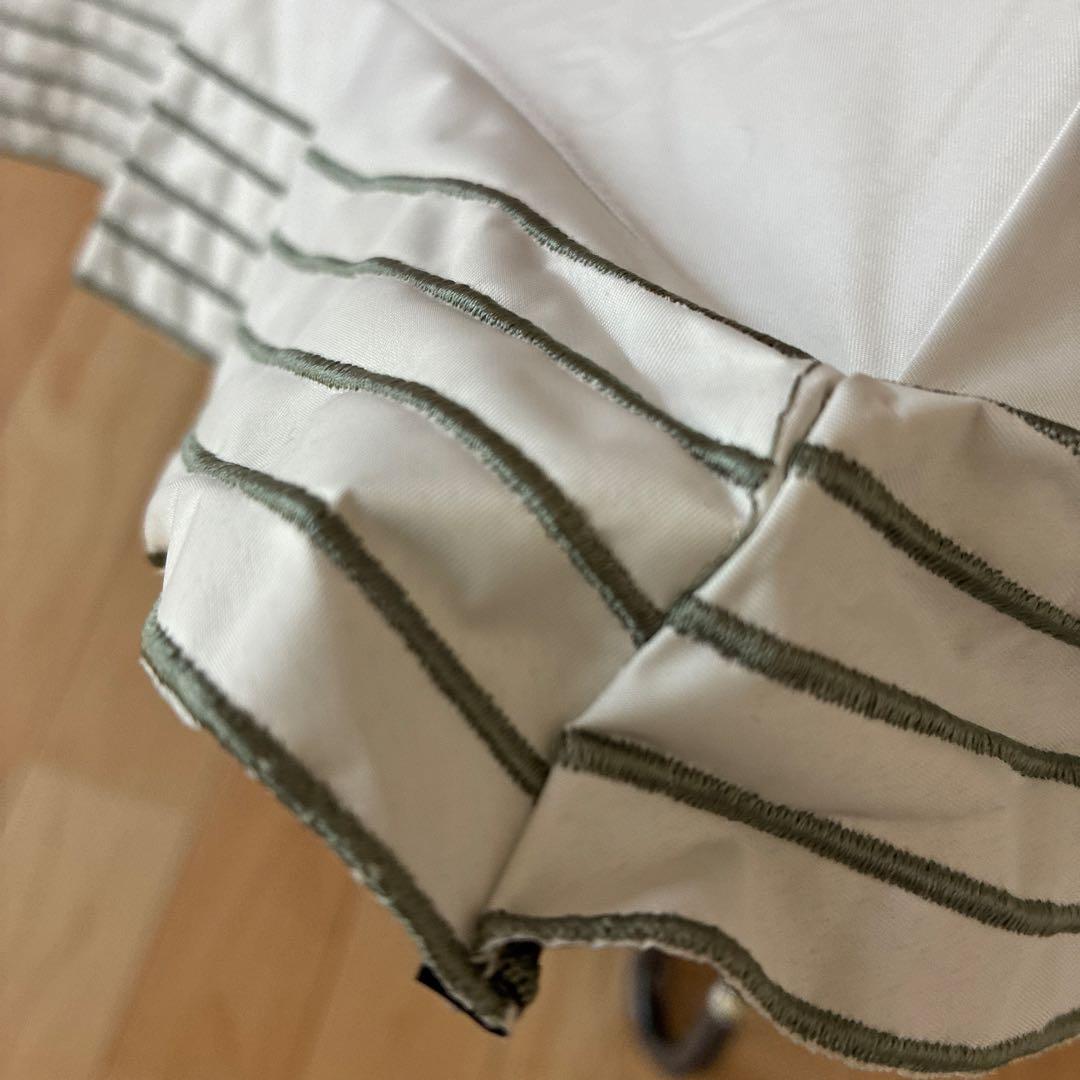 ビューランス　持ち手付き晴雨兼用日傘　ホワイト×カーキライン刺繍