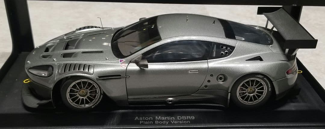 【レア　美品】オートアート1/18 アストンマーチン DBR9　プレーンボディ