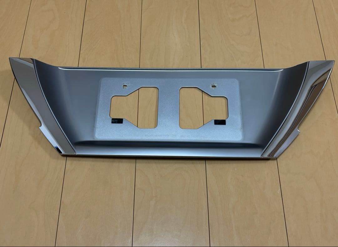 美品　210クラウン　純正オプション　リアライセンスガーニッシュ