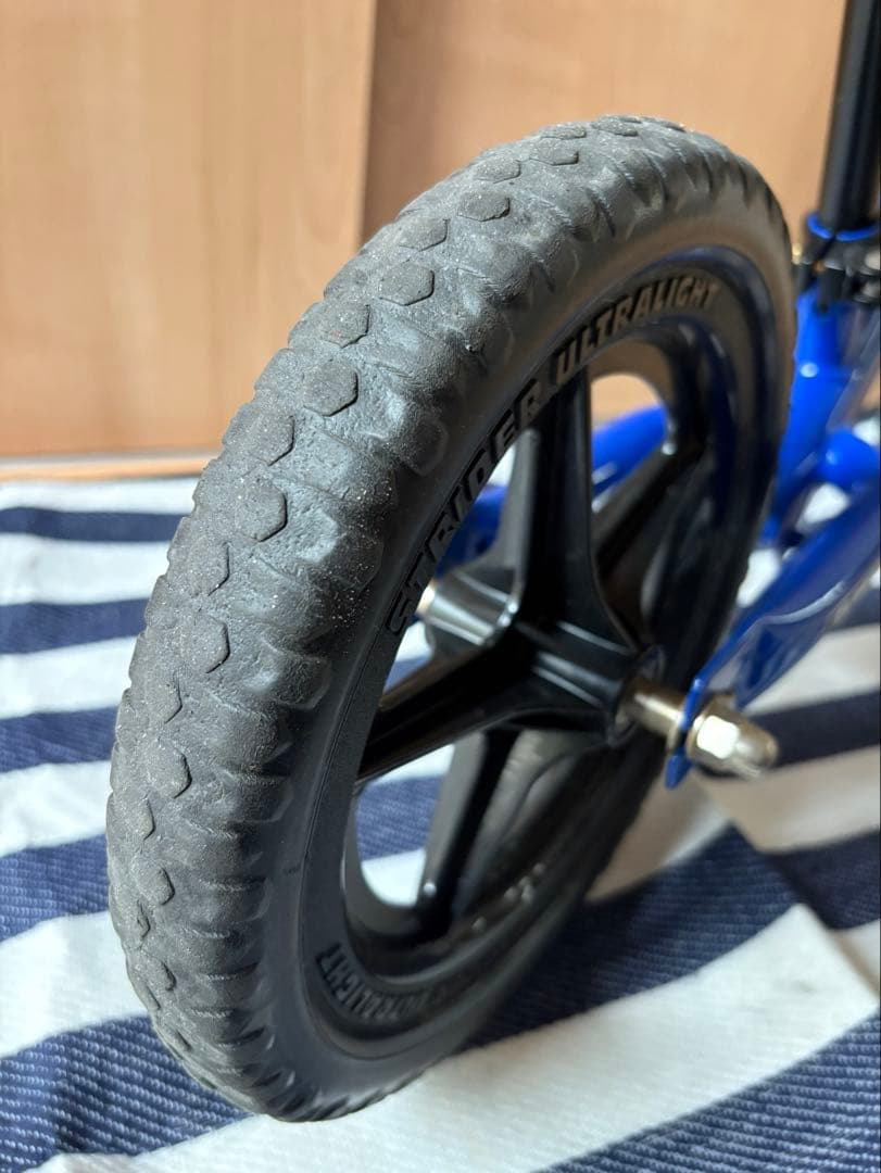 値下げ中【日本正規品】ストライダー 12インチ CLASSIC 青色